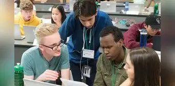 Emprendimiento juvenil en Miami: programa gratuito ofrece un incentivo económico de 300 dólares