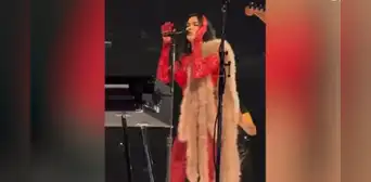 Dua Lipa sorprende al cantar un éxito en español de Enrique Iglesias Dua Lipa sorprende al cantar un éxito en español de Enrique Iglesias