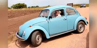 El día que José Mujica rechazó US$1 millón por su auto y dejó a jeque árabe sorprendido por su humildad: “Mientras viva, estará en mi galpón” El día que José Mujica rechazó US$1 millón por su auto y dejó a jeque árabe sorprendido por su humildad: “Mientras viva, estará en mi galpón”