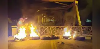 Paro de transportistas en Puno: bloquean puente Internacional de Ilave en protesta contra ola de inseguridad Paro de transportistas en Puno: bloquean puente Internacional de Ilave en protesta contra ola de inseguridad