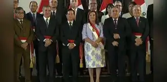 Dina Boluarte solo cambió dos ministerios tras la renuncia de Gustavo Adrianzén como presidente del Consejo de Ministros Dina Boluarte solo cambió dos ministerios tras la renuncia de Gustavo Adrianzén como presidente del Consejo de Ministros