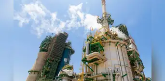 Gobierno autoriza operación temporal de refinerías sin inscripción completa en registro de Osinergmin