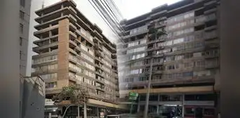 El edificio de Miraflores que nunca terminó de construirse, pero viven 30 familias y en su primer piso funciona una discoteca El edificio de Miraflores que nunca terminó de construirse, pero viven 30 familias y en su primer piso funciona una discoteca
