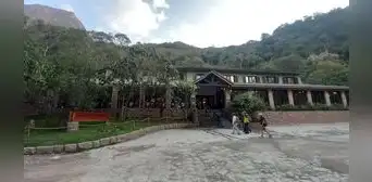 Gran despliegue policial en Machu Picchu al vencer la concesión del hotel Sanctuary Lodge