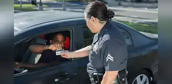 Dile adiós a tu licencia de conducir: Nueva York estrena regla de tránsito que sanciona a conductores que cometan estas faltas Dile adiós a tu licencia de conducir: Nueva York estrena regla de tránsito que sanciona a conductores que cometan estas faltas