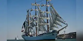 Así es el Buque Escuela Cuauhtémoc, la embarcación mexicana de origen europeo que chocó en Nueva York y dejó 2 muertos