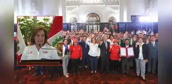 Dina Boluarte se aprovechó de alcaldes de distritos alejados: los obligó a ir a Lima para firmar un papel ante cámaras Dina Boluarte se aprovechó de alcaldes de distritos alejados: los obligó a ir a Lima para firmar un papel ante cámaras