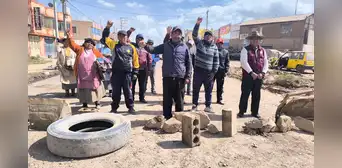 Pobladores bloquean vía Juliaca - Lampa tras 20 años de espera por asfaltado Pobladores bloquean vía Juliaca - Lampa tras 20 años de espera por asfaltado
