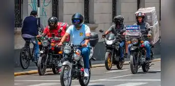 Motociclistas peruanos deberán evitar este color en chalecos con placa tras nueva norma del MTC Motociclistas peruanos deberán evitar este color en chalecos con placa tras nueva norma del MTC
