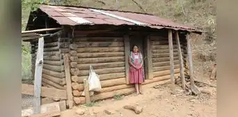 Inés Ramírez, la mexicana que se realizó una cesárea a sí misma hace 25 años y sobrevivió de milagro: "No podía soportar el dolor" Inés Ramírez, la mexicana que se realizó una cesárea a sí misma hace 25 años y sobrevivió de milagro: "No podía soportar el dolor"