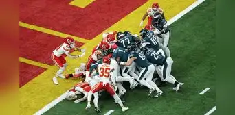 El "tush push" seguirá siendo legal en la NFL: equipos no alcanzaron votos para prohibir jugada