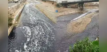 Río Rímac amanece teñido de negro y genera alarma en Lima: ANA inicia análisis para determinar origen del fenómeno Río Rímac amanece teñido de negro y genera alarma en Lima: ANA inicia análisis para determinar origen del fenómeno