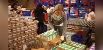 Recortes de DOGE afectan bancos de alimentos en este estado de EEUU y limitan compras a agricultores locales