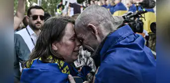 Zelensky confirmó la llegada de "697 personas" tras el inicio de intercambios entre Ucrania y Rusia: "Han regresado a casa" Zelensky confirmó la llegada de "697 personas" tras el inicio de intercambios entre Ucrania y Rusia: "Han regresado a casa"