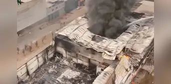 Impactantes imágenes aéreas del incendio en fábrica de colchones en VES: graves daños del siniestro Impactantes imágenes aéreas del incendio en fábrica de colchones en VES: graves daños del siniestro