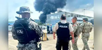 Refinería Esmeraldas, la planta de petróleo más grande de Ecuador, sufre incendio: se registraron explosiones Refinería Esmeraldas, la planta de petróleo más grande de Ecuador, sufre incendio: se registraron explosiones