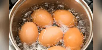 ¿Por qué es importante hervir el huevo con vinagre? Descubre los beneficios de este sencillo truco de cocina