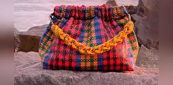 ¿Último grito de la moda? Peruanos quedan en shock por exorbitante precio de carteras fabricadas con bolsas de mercado ¿Último grito de la moda? Peruanos quedan en shock por exorbitante precio de carteras fabricadas con bolsas de mercado