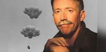 Casi como en la película 'UP': la increíble historia del hombre que desafió la lógica al volar alto con solo una silla y globos de helio Casi como en la película 'UP': la increíble historia del hombre que desafió la lógica al volar alto con solo una silla y globos de helio