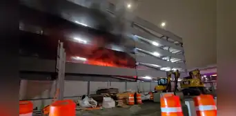Aeropuerto JFK de Nueva York se incendia: un vehículo quedó estalló en llamas en el estacionamiento Aeropuerto JFK de Nueva York se incendia: un vehículo quedó estalló en llamas en el estacionamiento