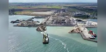 Empezaron a construir el túnel submarino más grande del mundo: conectará dos países y costará 7.500 millones de euros Empezaron a construir el túnel submarino más grande del mundo: conectará dos países y costará 7.500 millones de euros