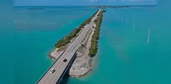 Esta es la autopista flotante de 180 kilómetros sobre el mar que conecta 44 islas en Estados Unidos