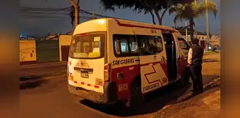 Delincuentes disparan a combi con varios pasajeros a bordo en Chorrillos: investigan presunto caso de extorsión Delincuentes disparan a combi con varios pasajeros a bordo en Chorrillos: investigan presunto caso de extorsión