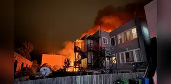 Gigantesco incendio destruye tres edificios en California: residentes fueron evacuados a tiempo Gigantesco incendio destruye tres edificios en California: residentes fueron evacuados a tiempo
