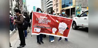 Estudiantes de la UNFV protestan en los exteriores de la universidad para exigir ser matriculados Estudiantes de la UNFV protestan en los exteriores de la universidad para exigir ser matriculados