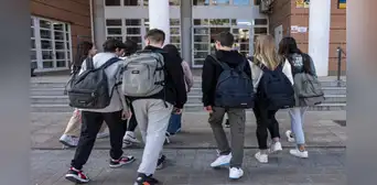 Guía para promover la salud emocional en el aula: recursos clave para docentes y padres de familia Guía para promover la salud emocional en el aula: recursos clave para docentes y padres de familia