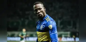 Luis Advíncula se sumó a Boca Juniors para el Mundial de Clubes pero es duda a 4 días del debut Luis Advíncula se sumó a Boca Juniors para el Mundial de Clubes pero es duda a 4 días del debut