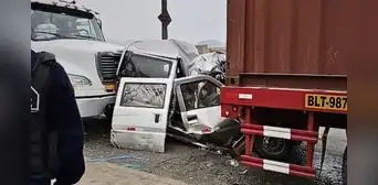 Minivan queda aplastada entre dos tráileres en Ventanilla: un herido grave en Av. Gambetta
