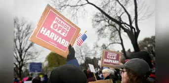 Estudiantes latinoamericanos rechazan Estados Unidos tras restricciones migratorias de Trump: “Me aceptaron, pero elegí España” Estudiantes latinoamericanos rechazan Estados Unidos tras restricciones migratorias de Trump: “Me aceptaron, pero elegí España”
