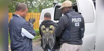 ICE detiene a inmigrante hondureño de 17 años en su hogar de acogida en Florida: menor podría ser víctima de trata de personas ICE detiene a inmigrante hondureño de 17 años en su hogar de acogida en Florida: menor podría ser víctima de trata de personas