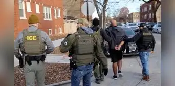Alerta, inmigrantes en Los Ángeles, Chicago y Nueva York: debes tener estos documentos a la mano para evitar las deportaciones de Trump Alerta, inmigrantes en Los Ángeles, Chicago y Nueva York: debes tener estos documentos a la mano para evitar las deportaciones de Trump