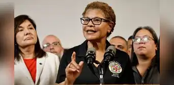 Alcaldesa de Los Ángeles reduce el toque de queda tras control de protestas contra redadas migratorias del ICE y Trump Alcaldesa de Los Ángeles reduce el toque de queda tras control de protestas contra redadas migratorias del ICE y Trump