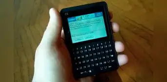 El 'celular' que fracasó porque no aceptaba llamadas ni mensajes: solo servía para ver y enviar tuits El 'celular' que fracasó porque no aceptaba llamadas ni mensajes: solo servía para ver y enviar tuits