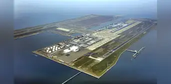 El megaaerpuerto que representa uno de los mayores logros de la ingeniería y el más caro del mundo se hunde lentamente en el mar de Japón