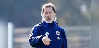 Exjugador de Chile apuntó contra Ricardo Gareca al filtrar información del vestuario: "Era un vago y no trabajaba" Exjugador de Chile apuntó contra Ricardo Gareca al filtrar información del vestuario: "Era un vago y no trabajaba"