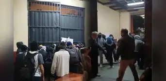 UNFV: Estudiantes toman sede de la Universidad Nacional Federico Villarreal en Cercado de Lima: exigen ser matriculados UNFV: Estudiantes toman sede de la Universidad Nacional Federico Villarreal en Cercado de Lima: exigen ser matriculados