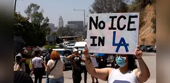Redadas en Los Ángeles: manifestantes se reúnen afuera de estadio para protestar contra operativos del ICE