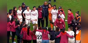 DT de Universitario femenino reunió a sus jugadoras y les recriminó duramente tras perder la final contra Alianza Lima