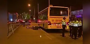 Motociclista pierde la vida tras intentar pasar a velocidad entre alimentador del Metropolitano y camión en Comas