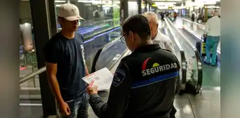 Detienen a policía del aeropuerto de Madrid-Barajas por cobrar a extranjeros para entrar a España: llegaba a juntar 100 euros por persona Detienen a policía del aeropuerto de Madrid-Barajas por cobrar a extranjeros para entrar a España: llegaba a juntar 100 euros por persona