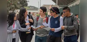 6 de cada 10 peruanos eligió mal su carrera y hoy trabaja en otra área, según el Ministerio de Trabajo 6 de cada 10 peruanos eligió mal su carrera y hoy trabaja en otra área, según el Ministerio de Trabajo