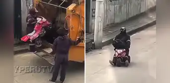 Captan a trabajador en Piura jugando con carrito que encontró en la basura y conmueve en redes: "Tiene a su niño interior" Captan a trabajador en Piura jugando con carrito que encontró en la basura y conmueve en redes: "Tiene a su niño interior"