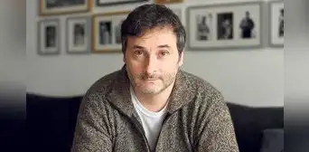 Leonardo Torres Vilar: "La doble moral es el fenómeno más interesante de nuestros tiempos" Leonardo Torres Vilar: "La doble moral es el fenómeno más interesante de nuestros tiempos"