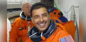 La historia del astronauta mexicano José Hernández que pasó de ser campesino a participar en una misión espacial en la NASA