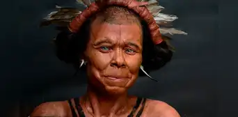 Arqueólogos reconstruyen el rostro de una mujer cazadora y recolectora que vivió en la Edad de Piedra hace 10.000 años Arqueólogos reconstruyen el rostro de una mujer cazadora y recolectora que vivió en la Edad de Piedra hace 10.000 años