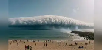 Impresionantes imágenes del "tsunami de nubes" que azota las playas de Portugal